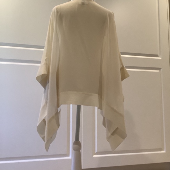 Chico’s Size Small Creme - Picture 2 of 2